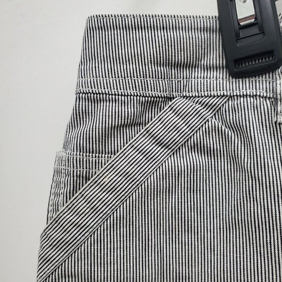 Chico's Women's Gray White Pinstripe Flat Front Cotton Cropped Leg Pants 1.5 - Picture 2 of 8